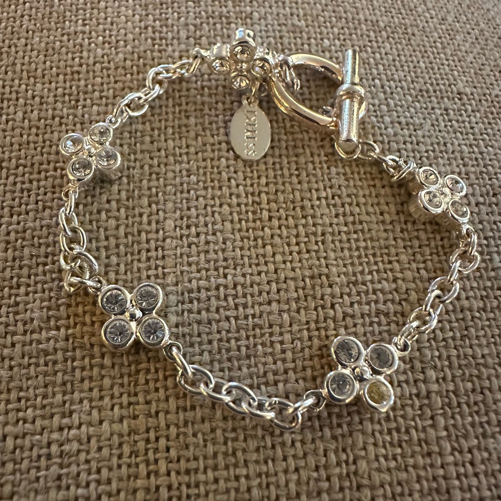 NWOT NEW Express Silver Bracelet Clover Charms Crystal Accents Sparkle Toggle